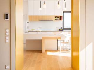 Une Villa Moderne: "Les Arches" Roquefort-les-Pins, Deux et un Deux et un Built-in kitchens لکڑی Wood effect