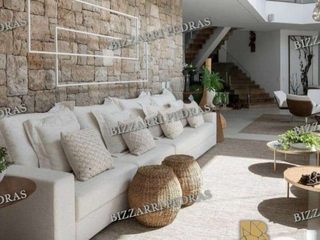Sala de residência revestida com pedra moledo., Bizzarri Pedras Bizzarri Pedras Modern Living Room