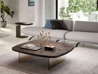 Luxuriöses Loft Wohnzimmer mit Big Sofa und Couchtisch, Livarea Livarea Salones de estilo minimalista
