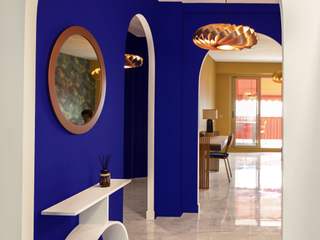 Rénovation d'un appartement avec des couleurs flamboyantes, Olivier Francheteau Olivier Francheteau Sala da pranzo moderna