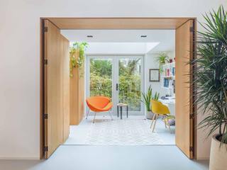 Urban villa, Amsterdam. An old photostudio converted into a playful and exciting open plan villa., Standard Studio - Amsterdam Standard Studio - Amsterdam リゾートハウス