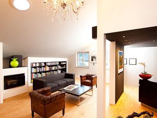 Umbau in Hall in Tirol 2 | Dachwohnung mit Flair, Melis + Melis Architekturbüro Melis + Melis Architekturbüro Apartment