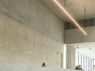 EA20250906-23954 Press profile homify Storage room Ceiling, Flooring, Floor, Concrete, Silver, Design, Building material, Steel, Plaster, Light fixture