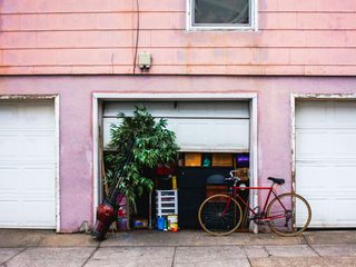 EA20250915-23975 Press profile homify Front yard Door, Bicycle, Bicycle frame, Paint, Bicycle tire, Sidewalk, Driveway, Bicycle Wheel Rim, Bicycle wheel, Bicycles--Equipment and supplies