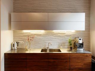 Komplettsanierung von Küche und Masterbad Ulrich Weinkath Built-in kitchens Flooring, Kitchen, Countertop, Interior design, Cabinetry, Wood, Home, Furniture, Floor, Drawer