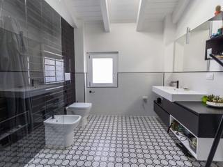 Mansarda Cortenuova, Alessandro Jurcovich Architetto Alessandro Jurcovich Architetto Modern bathroom
