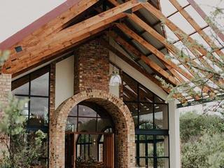 Tshikwalo Lodge Wedding Venue - Dinokeng Game Reserve, UpStudio Architects UpStudio Architects Ticari alanlar