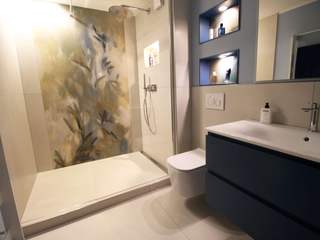 Verleihen Sie Ihrem Badezimmer Glanz und Stil mit hellen Fliesen und trendigen Mustern!, Bad Campioni Bad Campioni Modern Bathroom