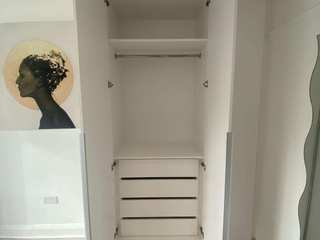 Fitted Hinged Doors Wardrobes in White, Bravo London Ltd Bravo London Ltd Phòng ngủ chính