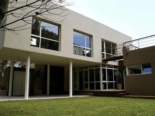 Casa de veraneo en Cariló, Estudio Maraude Arquitectos Estudio Maraude Arquitectos منزل عائلي صغير