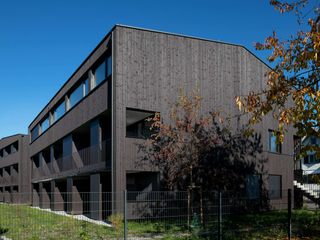 Wohnanlage in Hybridbauweise, schroetter-lenzi Architekten schroetter-lenzi Architekten 二世帯住宅