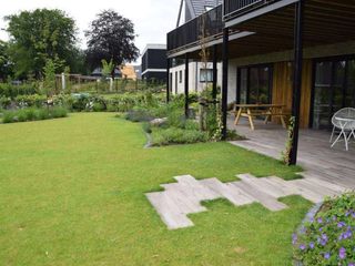 Organische, groene tuin om moderne woning, Dutch Quality Gardens, Mocking Hoveniers Dutch Quality Gardens, Mocking Hoveniers Jardines zen