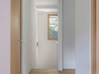 Casa in legno, paglia e lolla di riso, Novello Case in Legno Novello Case in Legno Dinding & Lantai Modern