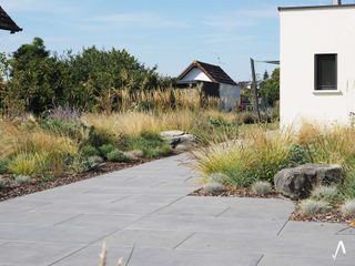Création d'un jardin d'architecte paysagiste en Alsace, SCHAEDELE PAYSAGISTE SCHAEDELE PAYSAGISTE Jardin avant