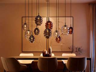 Echos: Glas mit Charakter – willkommen bei s.luce. skapetze® - Wo Licht auf Design trifft Modern Dining Room s.luce Echos,Designleuchte,Pendelleuchte Glas gerillt,Esszimmer Hängelampe Glas,Moderne Esstischlampen