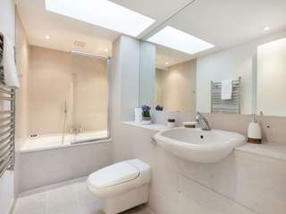 London Bathrooms by UpperKey, UpperKey UpperKey Modern Bathroom Tiles Beige