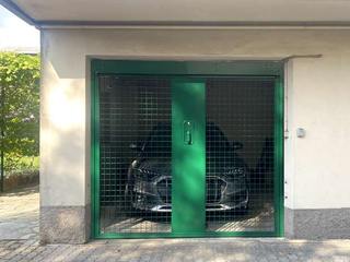 Porta garage ad elevata aerazione, Officine Locati Monza Officine Locati Monza Garage Doors