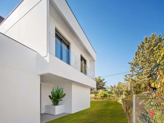 Casa prefabricada rústica de diseño en Becerril de la Sierra, Madrid, MODULAR HOME MODULAR HOME Prefabricated home Concrete