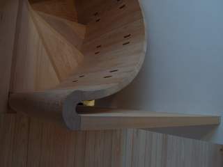 なんと！木製螺旋階段です, 環アソシエイツ・高岸設計室 環アソシエイツ・高岸設計室 Treppe