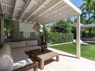 EA20250908-23958 Press profile homify Balcony Outdoor furniture, Furniture, Shade, Garden, Outdoor Structure, Porch, Pergola, Flowerpot, Patio, Chair