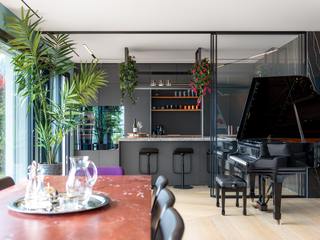 Attico vista lago, Locarno Alessandro Radice Apartment Tavolo, Mobilia, Stoviglie, Pianta, Illuminazione, Interior design, Pavimentazione, Pavimento, Sedia, Immobiliare