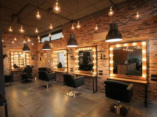 Parrucchiere hair stylist Bergamo – HaiRock, RMG Project Contract Division RMG Project Contract Division 商業空間