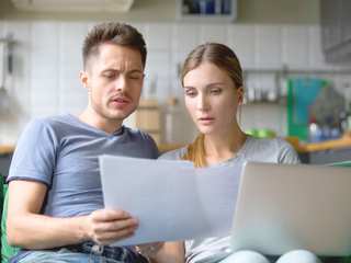 EA20241021-23159 Press profile homify Modern Dining Room Tageszeit, Personalcomputer, Glücklich, Computer, Freizeit, T-Shirt, Spaß, Couch, Laptop, Ereignis