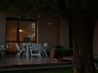 EA20250227-23537 Press profile homify Modern Gym Furniture, Outdoor furniture, Garden, Shade, Backyard, Chair, Yard, Landscaping, Wood stain, Lawn