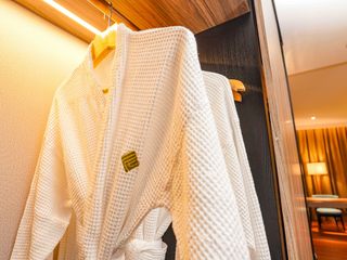 EA20251201-24128 Press profile homify Study/office Yellow, Linens, Wood stain, Hardwood, Hotel, Cleanliness