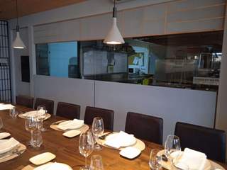 Paneles acústicos para reducir la reverberación en los restaurantes, Vertisol Internacional SRL Vertisol Internacional SRL Modern dining room Grey