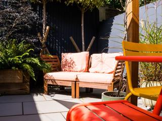 Stylish Sunny Courtyard in East London, Earth Designs Earth Designs 前院