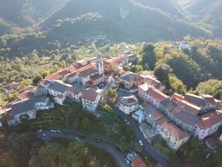 Lago - La riqualificazione di un antico borgo ODD - Officina D'architettura e Design Terrace house Pianta, Edificio, Paesaggio naturale, Mondo, Altopiano, Montagna, Progettazione urbana, Casa, Albero, Zona residenziale