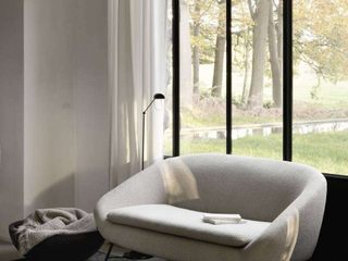 Nos 5 petits canapés préférés pour des espaces optimisés, Création Contemporaine Création Contemporaine ห้องนั่งเล่น