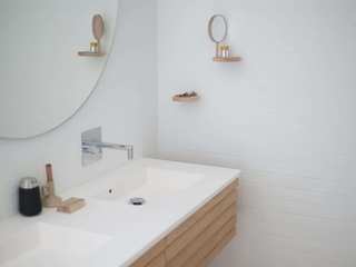 EA20250818-23933 Press profile homify Storage room Plumbing fixture, Sink, Bathroom, Plumbing, Bathroom Sink, Tap, Bathroom cabinet, Mirror, Light fixture, Ceramic