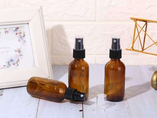 Amber Glass Spray Bottle for Essential Oils, Press profile homify Press profile homify Klassieke studeerkamer