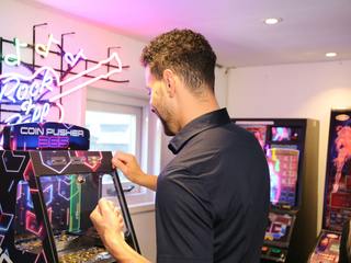 EA20250911-23970 Press profile homify Electronics Electronic device, Display device, Technology, Game, Electronics, Logo, Entertainment, Gadget, Recreation room, Gamer