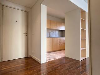 Apartamento Aldoar -Porto Melom Cool Apartment Flooring, Floor, Wall, Wood flooring, Wood, Interior design, Ceiling, Laminate flooring, Brown, Door