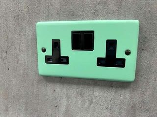Green Sockets and Switches, Socket Store Socket Store Moderne woonkamers