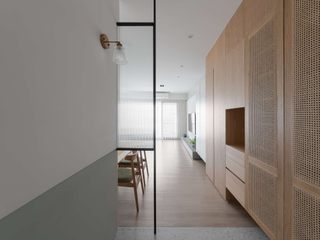 療育的自然系風格 | JH Home, 有隅空間規劃所 有隅空間規劃所 Scandinavian style corridor, hallway& stairs Green