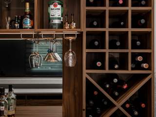 Bar/Cava, California Closets California Closets Ruang Penyimpanan Wine/Anggur Klasik