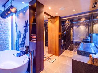 Serengeti Oase – Masterbad im Afrika-Style: Exotik trifft Eleganz, Stefan Necker - Tegernseer Badmanufaktur Stefan Necker - Tegernseer Badmanufaktur Eclectic style bathroom