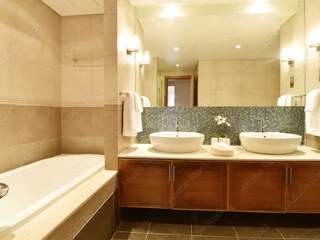 Dubai Bathrooms, UpperKey UpperKey Modern Bathroom