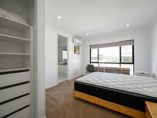 EA20250429-23696 Press profile homify Master bedroom Wood, Interior design, Flooring, Ceiling, Floor, Bed, Bedroom, Room, Bedding, Bed frame