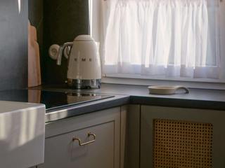 Projekt kuchni w stylu shaker z odrobiną francuskiego szyku i nutą sielskiego klimatu cottage, FILMAR meble FILMAR meble Built-in kitchens