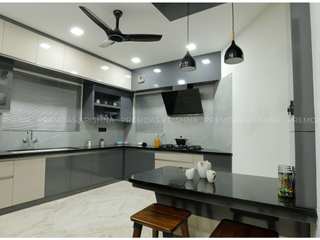 "Culinary Comforts: Designing Kitchens for Inspired Living", Premdas Krishna Premdas Krishna Kleine Küche