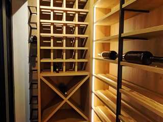 Garrafeira climatizada exclusiva em vão de escadas, Volo Vinis Volo Vinis Moderne wijnkelders