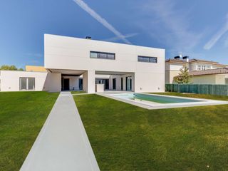 Vivienda modular personalizada en Banastás, Huesca, MODULAR HOME MODULAR HOME Interior garden