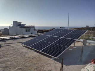 Sistema Solar Aislado con baterías solares, XUSOL Energía Solar XUSOL Energía Solar Dach płaski