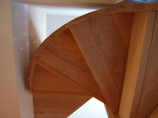 なんと！木製螺旋階段です, 環アソシエイツ・高岸設計室 環アソシエイツ・高岸設計室 Treppe