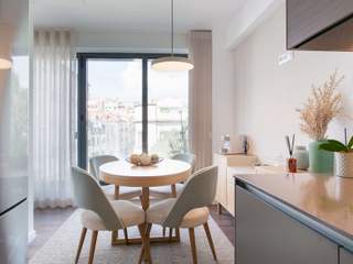 Sala & Hall | Areeiro Traço Magenta - Design de Interiores Modern Living Room Mobília, Propriedade, Mesa, Plantar, Armários, Madeira, Design de interiores, Planta de casa, Cadeira, Calendário